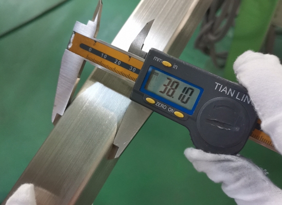 ����־�����ʴ